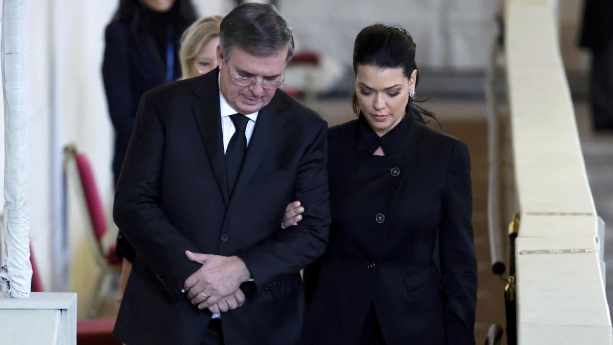 Marcelo Ebrard (l), Au&szlig;enminister von Mexiko, und seine Frau Rosalinda Bueso Asfura. (Foto)