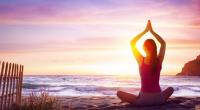 Yoga kann gegen viele Alltagsbeschwerden helfen.