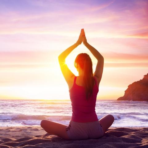Diese Yoga-Übungen helfen gegen Alltagsbeschwerden