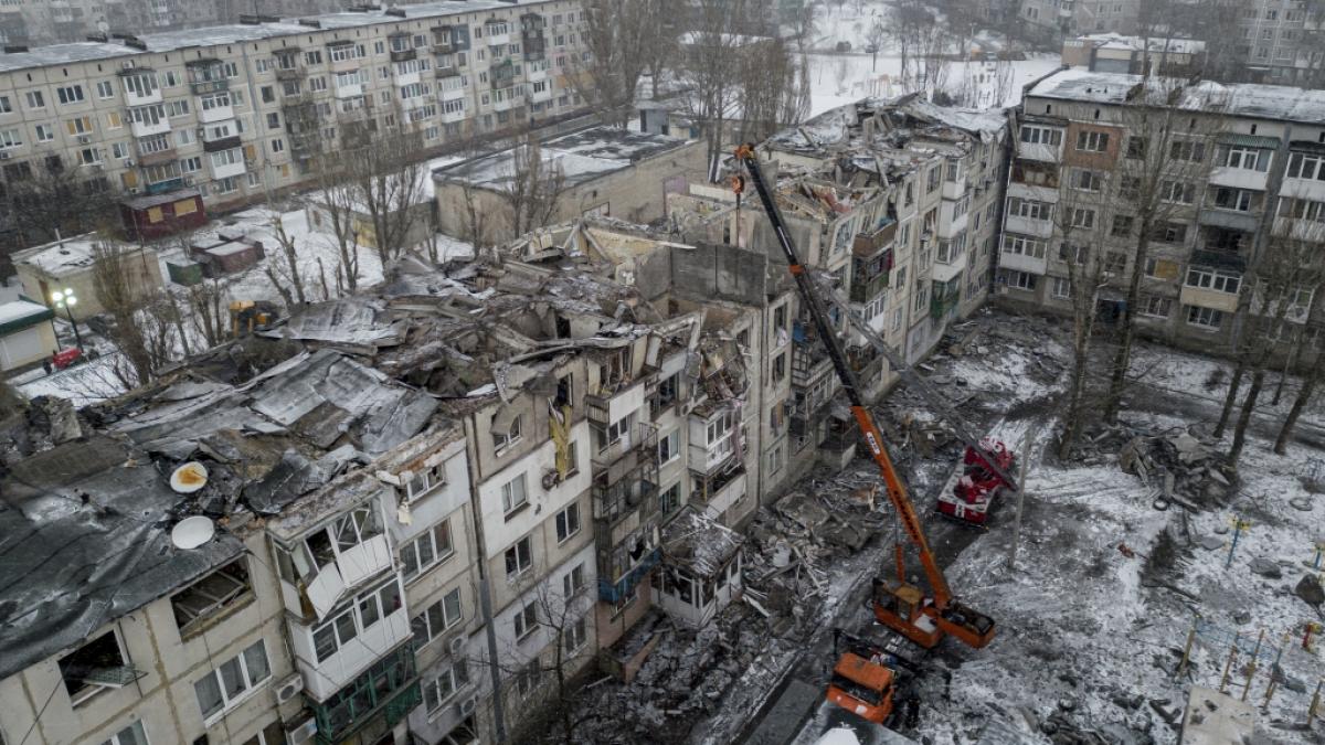 Zerst&ouml;rte H&auml;user sind in der Ukraine sichtbare Folgen des brutalen russischen Angriffskriegs. Wie kann der Konflikt enden? (Foto)