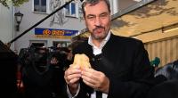 Der bayerische Ministerpräsident Markus Söder setzt sich gerne in Szene, wie es ein Food-Influencer nicht besser könnte.