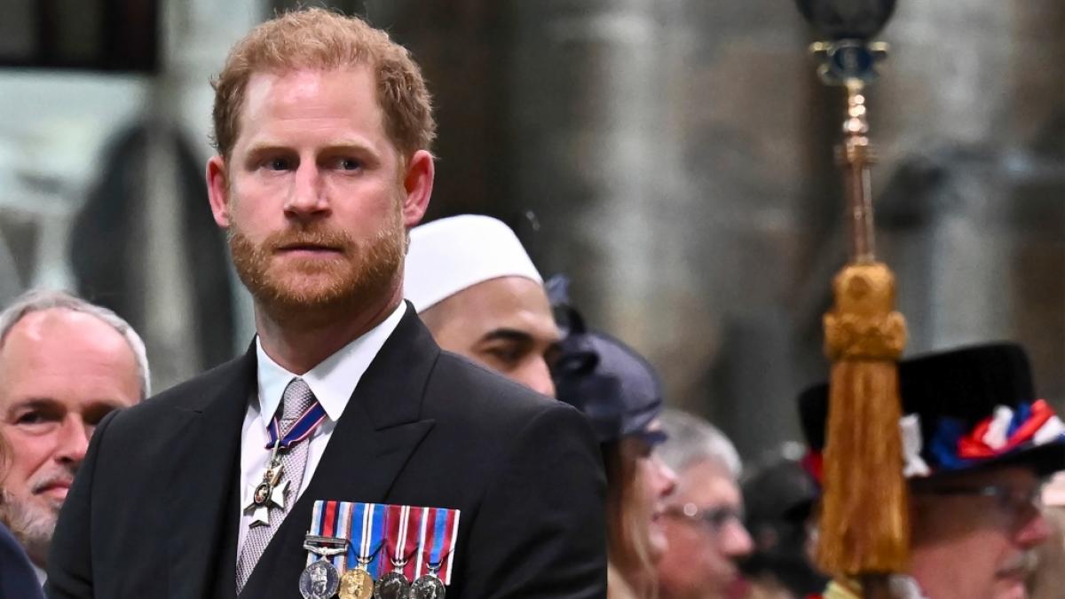 Prinz Harry hat nach der Krebs-Diagnose von K&ouml;nig Charles III. seine Wahlheimat Montecito fluchtartig verlassen, um zu seinem erkrankten Vater zu reisen. (Foto)