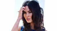 Megan Fox heizt mit zerrissenem Outfit ein.