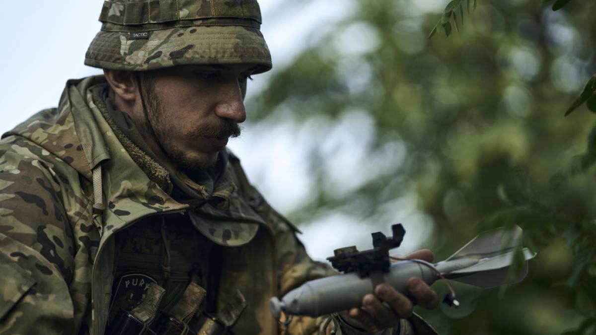 Eine ukrainische Drohne hat einem russischen Boot den Garaus gemacht, wie ein Video des ukrainischen Verteidigungsministeriums belegt. (Foto)