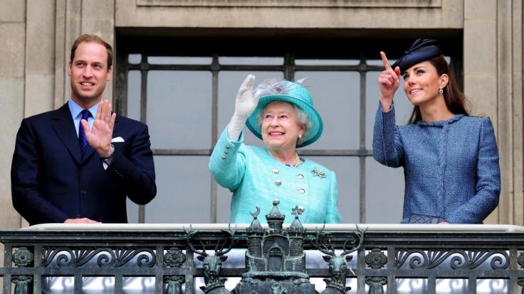 Die britische Königsfamilie zeigt sich am selben Tag im Fernsehen, an dem das TV-Interview mit Prinz Harry und Herzogin Meghan ausgestrahlt wird.