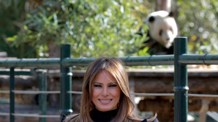 Melania Trump posiert für die Fotografen.