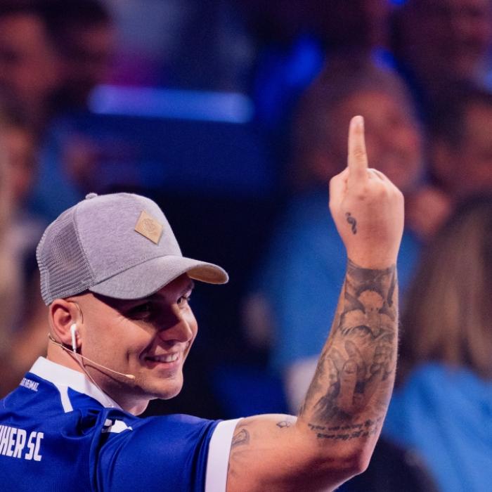 Sänger teilt heftig gegen Menowin Fröhlich und DSDS aus