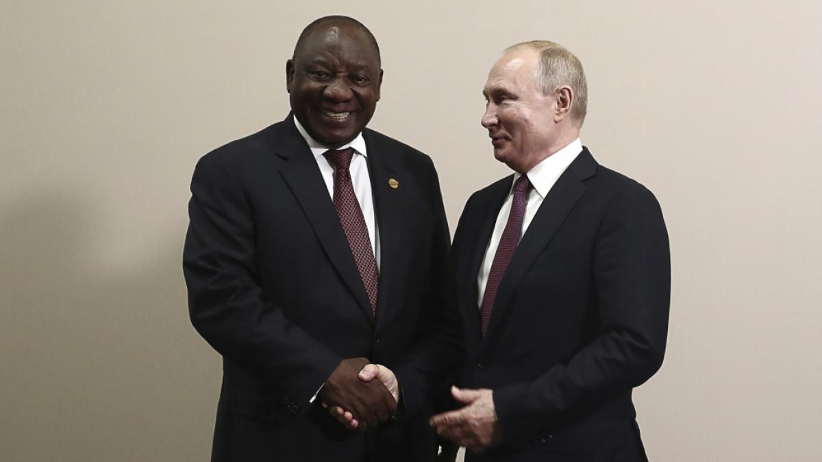 Der s&uuml;dafrikanische Pr&auml;sident Cyril Ramaphosa und Kreml-Chef Wladimir Putin im Oktober 2019. (Foto)