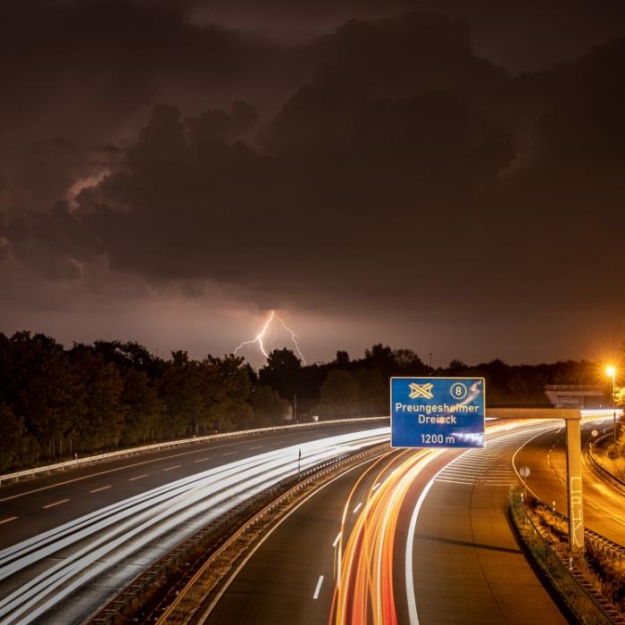 Unfälle und lahmgelegter Verkehr - Unwetter toben über Deutschland
