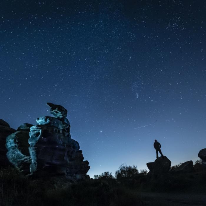 Sternschnuppenregen und Mondfinsternis erleuchten Nachthimmel