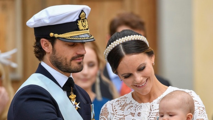 Prinzessin Sofia und Prinz Carl Philip von Schweden mit ihrem Erstgeborenen, Prinz Alexander.