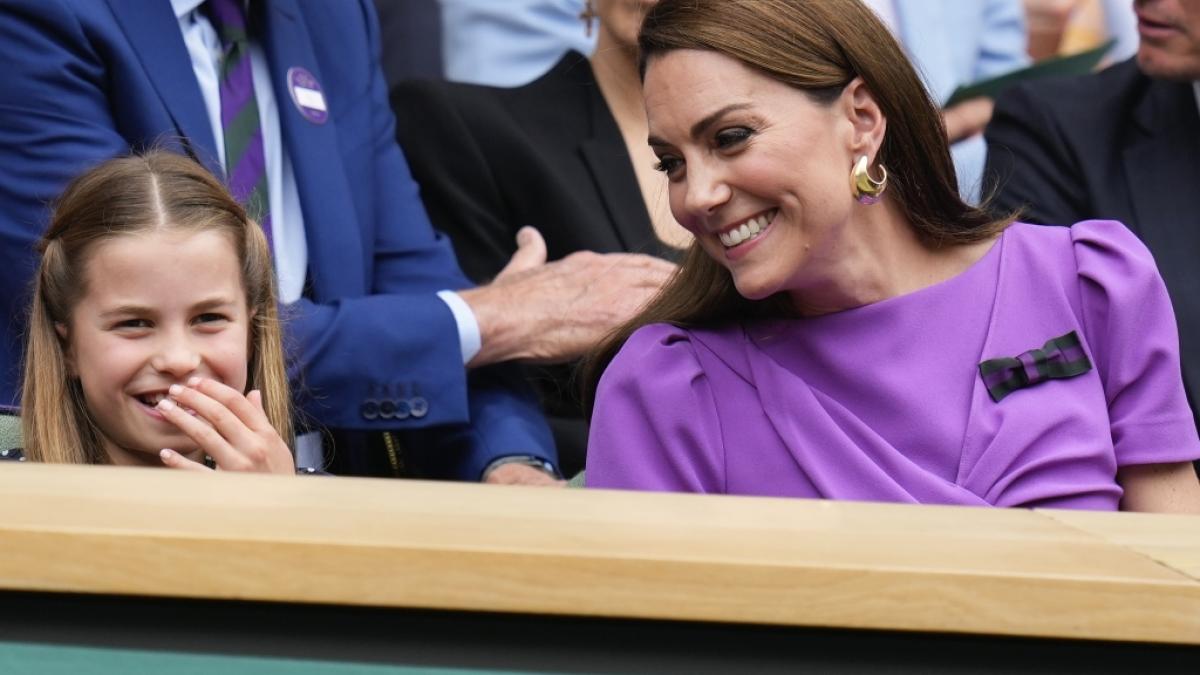 Prinzessin Charlotte tat der Wimbledon-Ausflug mindestens so gut wie Prinzessin Kate, wie dieses Foto deutlich erkennen l&auml;sst. (Foto)