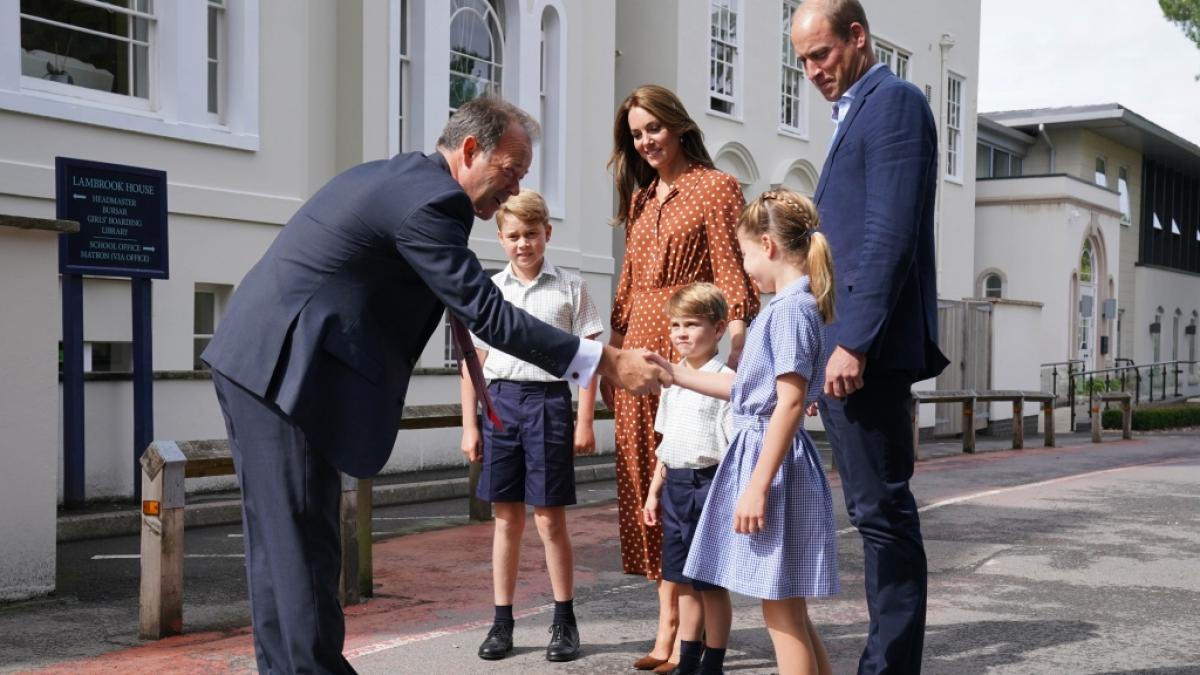 Mama Kate und Papa William lieferten ihre Spr&ouml;sslinge George, Charlotte und Louis pers&ouml;nlich zum ersten Schultag in Lambrook ab. (Foto)
