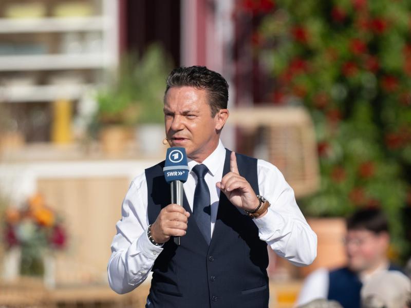 Stefan Mross: Entertainer deutet Gespräche über "Immer wieder sonntags" an