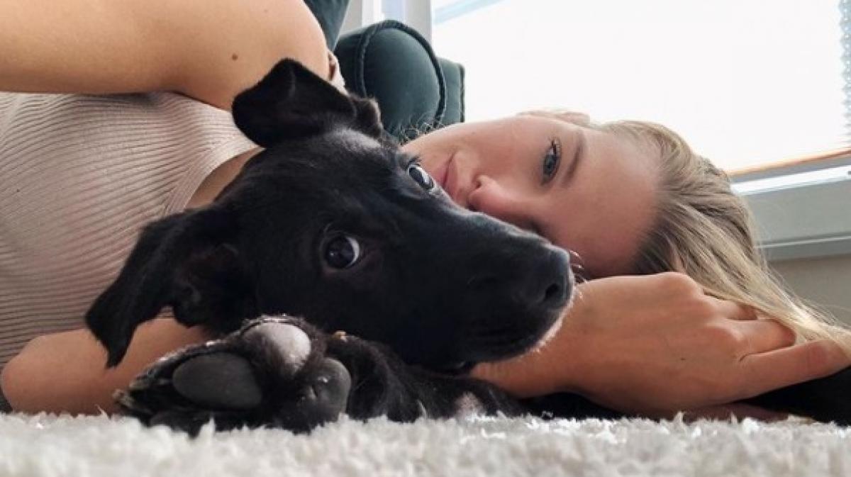 Kim Riekenberg und ihr Hund Mio. (Foto)