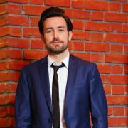 Jan Köppen präsentiert auf RTL die fünfteilige Sendung «I Like The 90's». In der ersten Folge machen die Jahre 1990 und 1991 den Anfang.