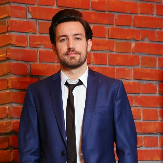 Bunte Plastik-Schnuller und Boygroups feiern ihr Comeback