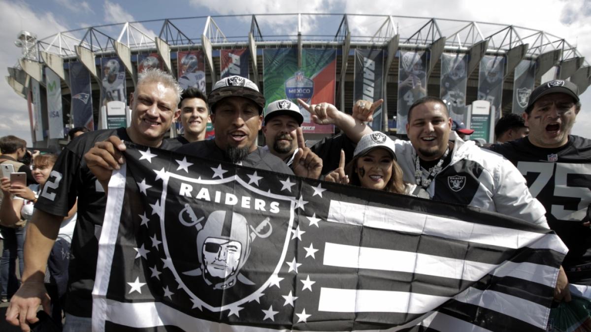 Die Fans der Raiders feiern am 19.11.2017. (Symbolbild) (Foto)