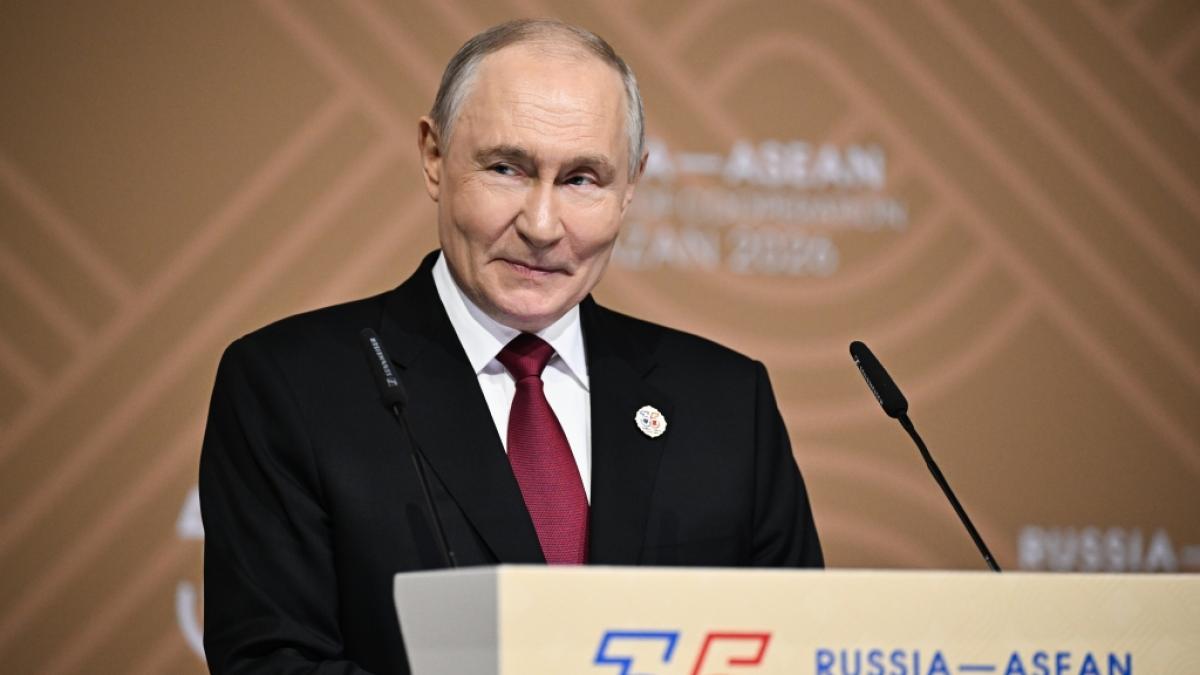 Der &ouml;ffentliche Auftritt von Wladimir Putin beim Russland-ASEAN-Gipfel in Kasan sorgte erneut f&uuml;r wilde Spekulationen im Netz. (Foto)