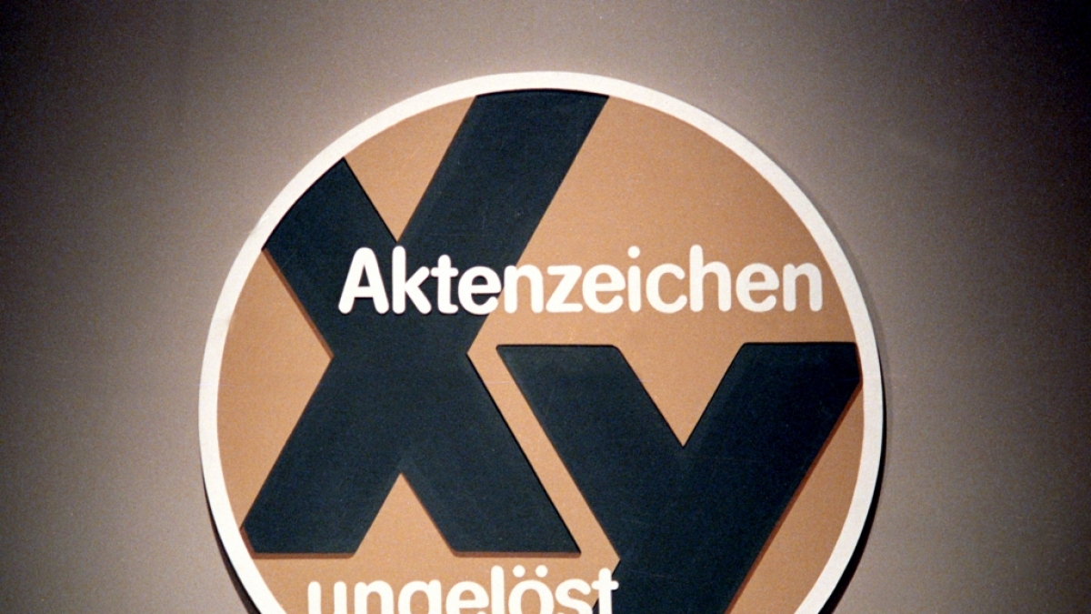 Die Off-Stimme von "Aktenzeichen XY... ungel&ouml;st" ist verstummt: Michael Brennicke ist im Alter von 75 Jahren gestorben (Symbolbild). (Foto)