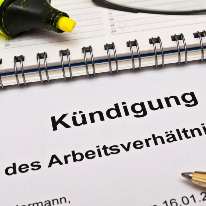 Männer, Frauen, alt, jung? Wer und wo am häufigsten gefeuert wird