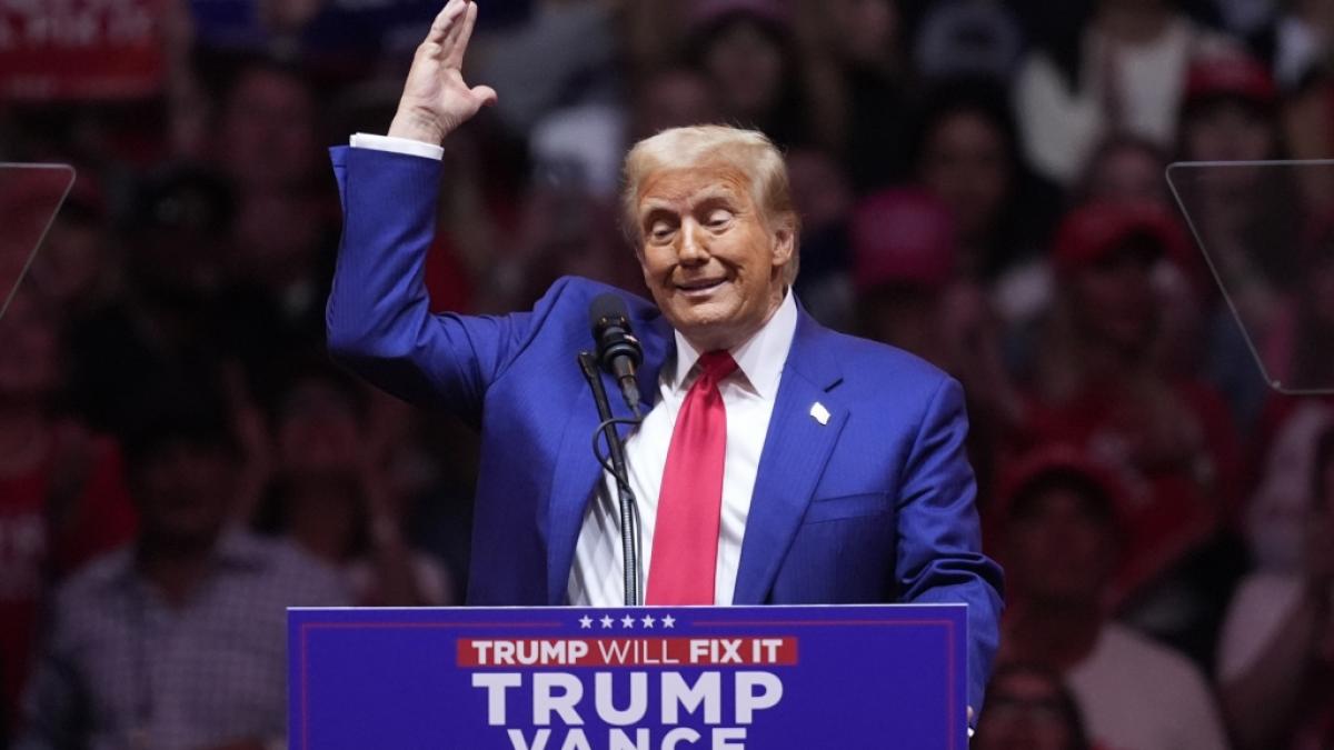 Noch w&auml;hrend Donald Trump im New Yorker Madison Square Garden gro&szlig;e Reden schwang, verlie&szlig;en die Zuschauer scharenweise die Wahlkampfveranstaltung. (Foto)