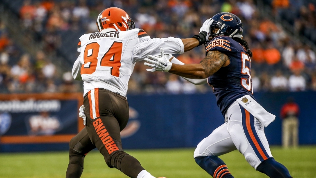 Rob Housler wehrt einen Spieler der Bears mit einem Arm ab am 03.09.2015. (Symbolbild) (Foto)