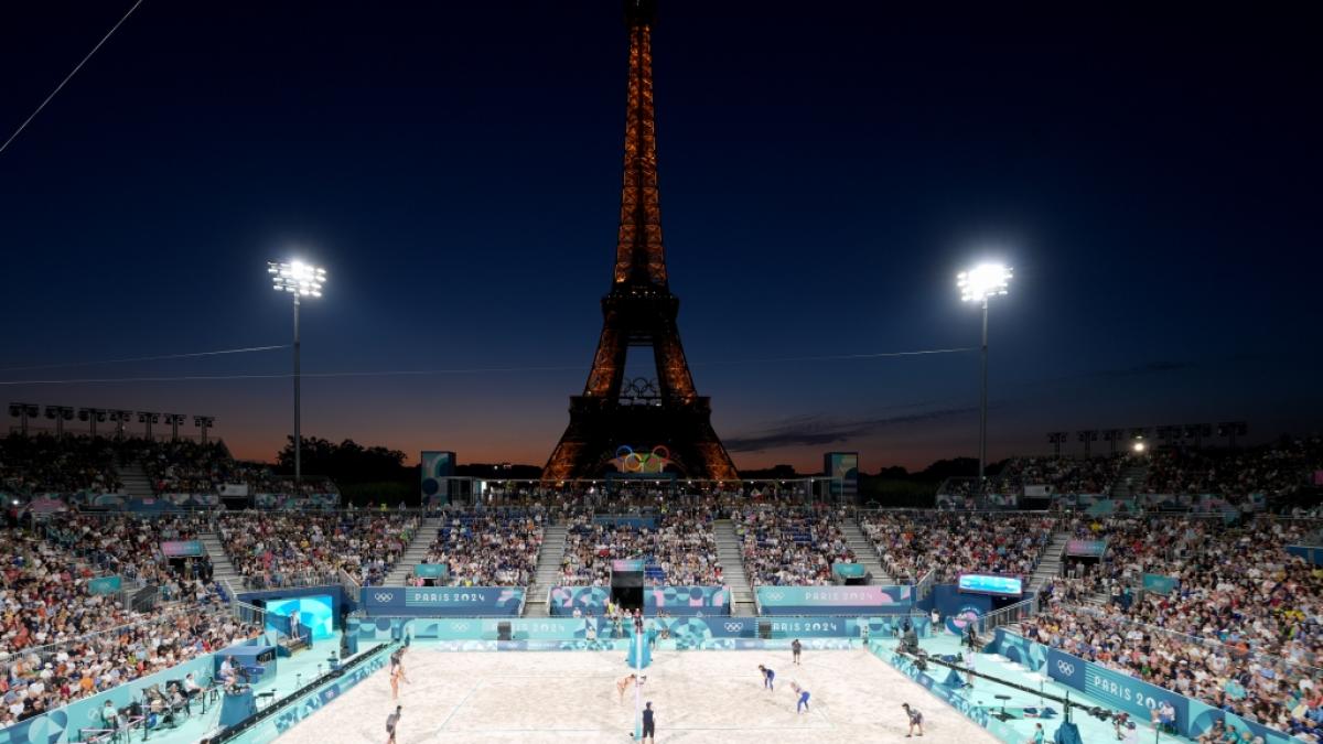 Beachvolleyball vor dem Eiffelturm bei den Olympischen Sommerspielen in Paris: Bilder davon gingen im Sportjahr 2024 um die Welt. (Foto)