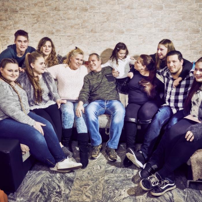 Wie wurde die TV-Kultfamilie bekannt?
