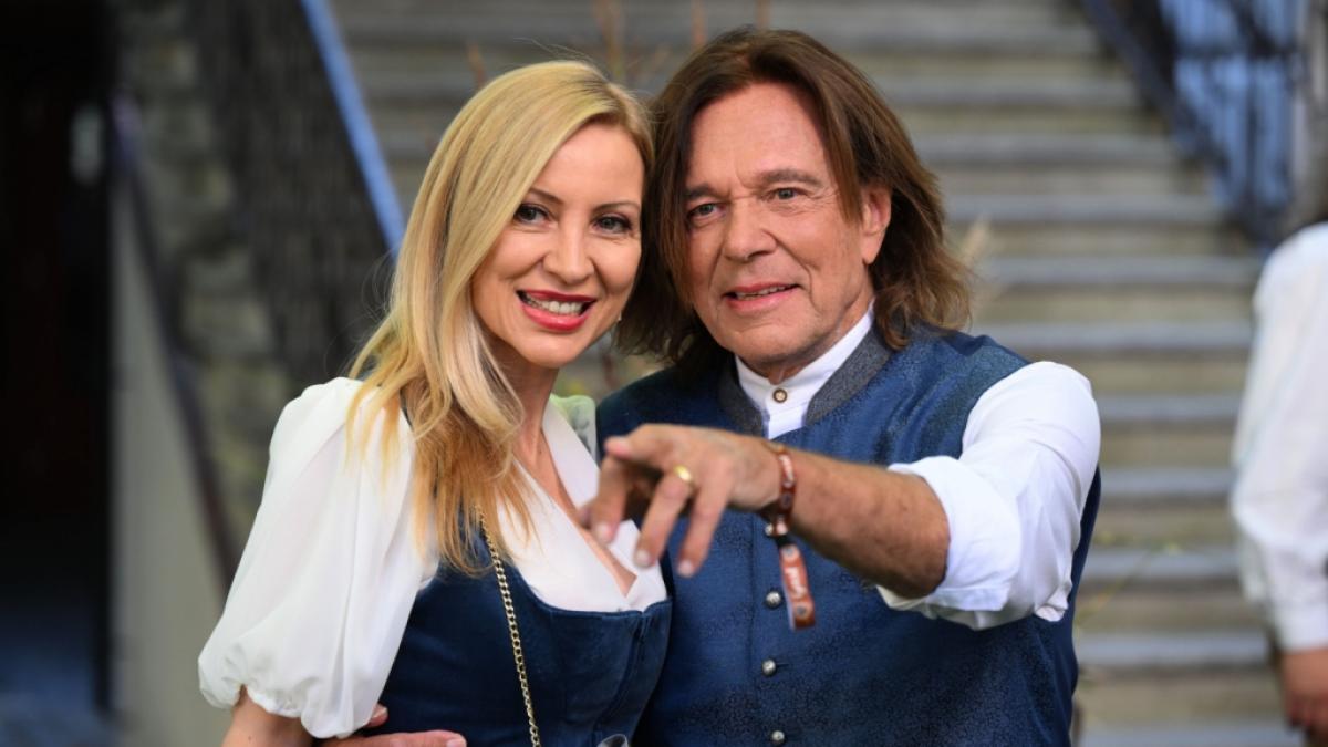 J&uuml;rgen Drews gemeinsam mit Ehefrau Ramona Drews anl&auml;sslich einer TV-Aufzeichnung im vergangenen Jahr. (Foto)