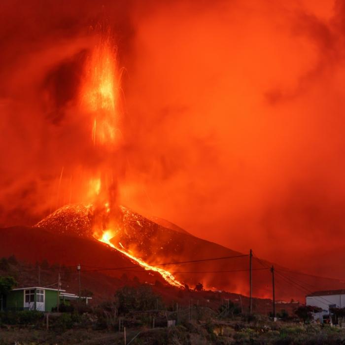 Sorge vor Tsunami wächst! Lava-Explosion bildet neuen Schlund