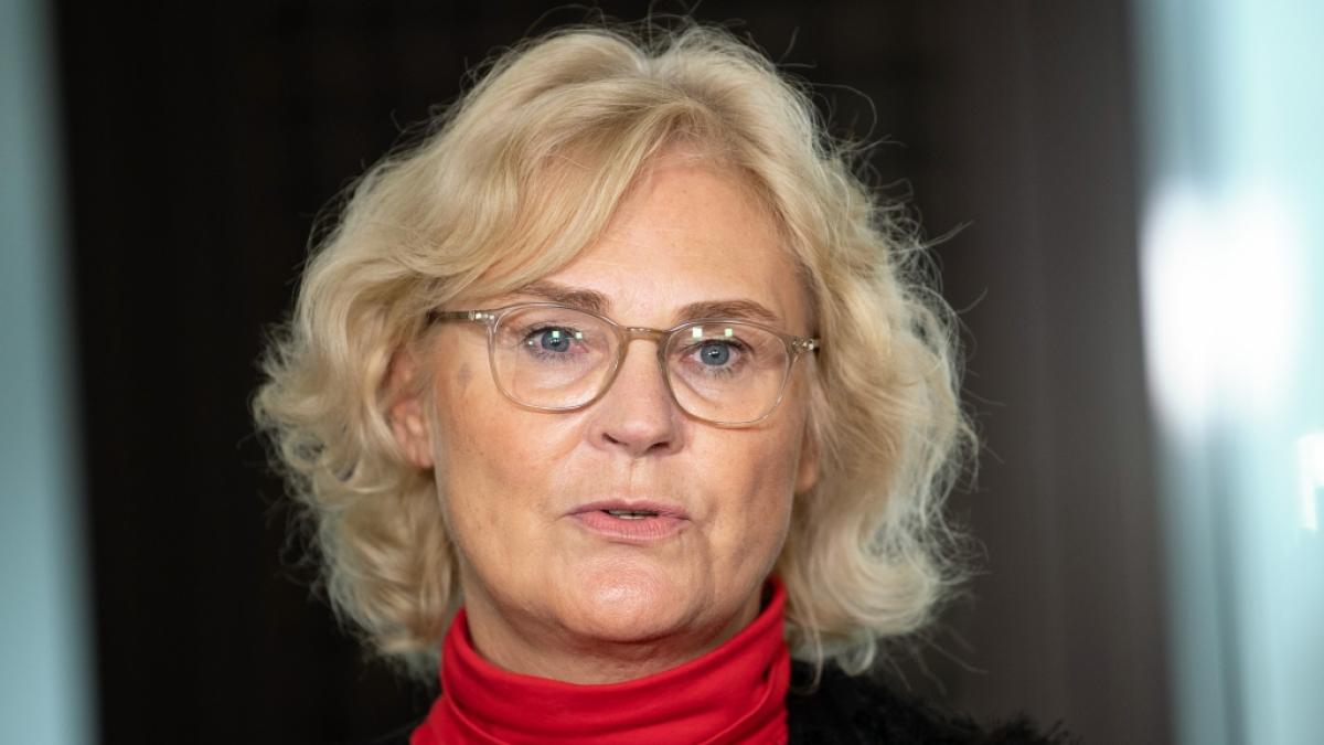Bundesjustizministerin Christine Lambrecht setzt sich f&uuml;r Kinder und gegen Rechtsextremismus ein. (Foto)