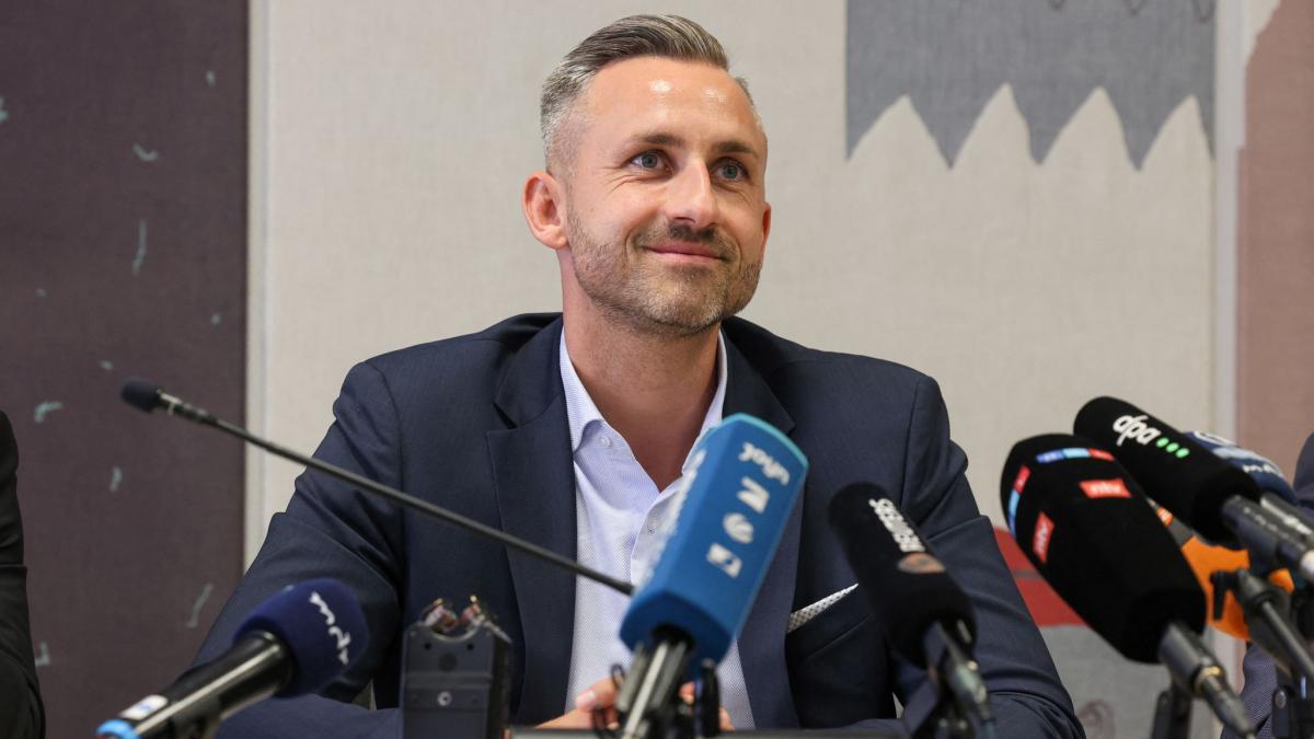 Sachsen-Anhalts AfD-Spitzenkandidat Ulrich Siegmund hat die Produktion von R&uuml;stungsg&uuml;tern in einen Zusammenhang mit der von seiner Partei angestrebten Abschiebeoffensive gebracht - und damit scharfe Kritik ausgel&ouml;st. (Foto)