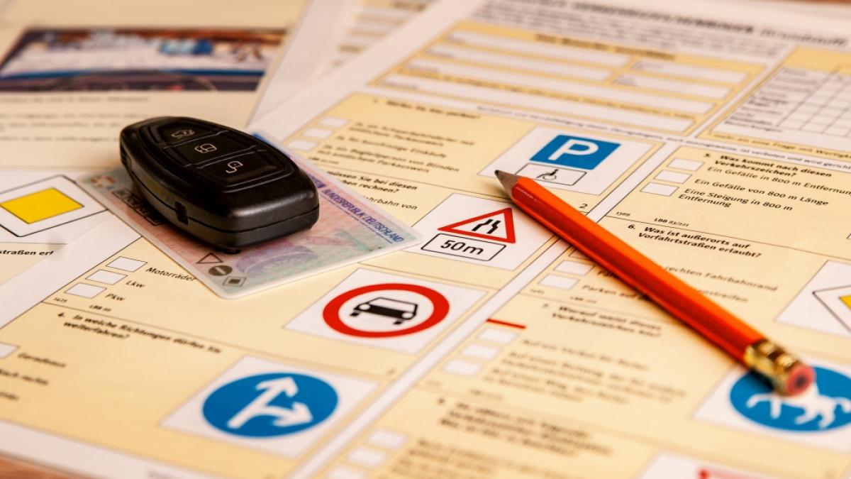 Knifflige Pr&uuml;fungsfragen treiben so manchen Fahrsch&uuml;ler in der theoretischen Pr&uuml;fung zur Verzweiflung. (Foto)