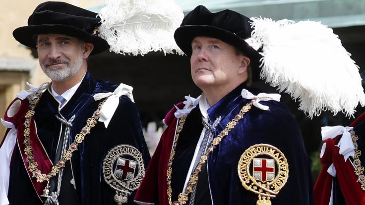 König Felipe VI. von Spanien und König Willem-Alexander der Niederlande wurden von Queen Elizabeth II. in den Hosenbandorden aufgenommen.