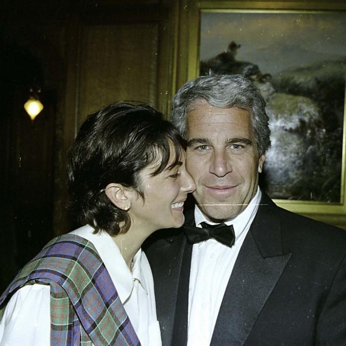 Ließ Pädo-Monster Epstein DIESE Promis beim Sex filmen?