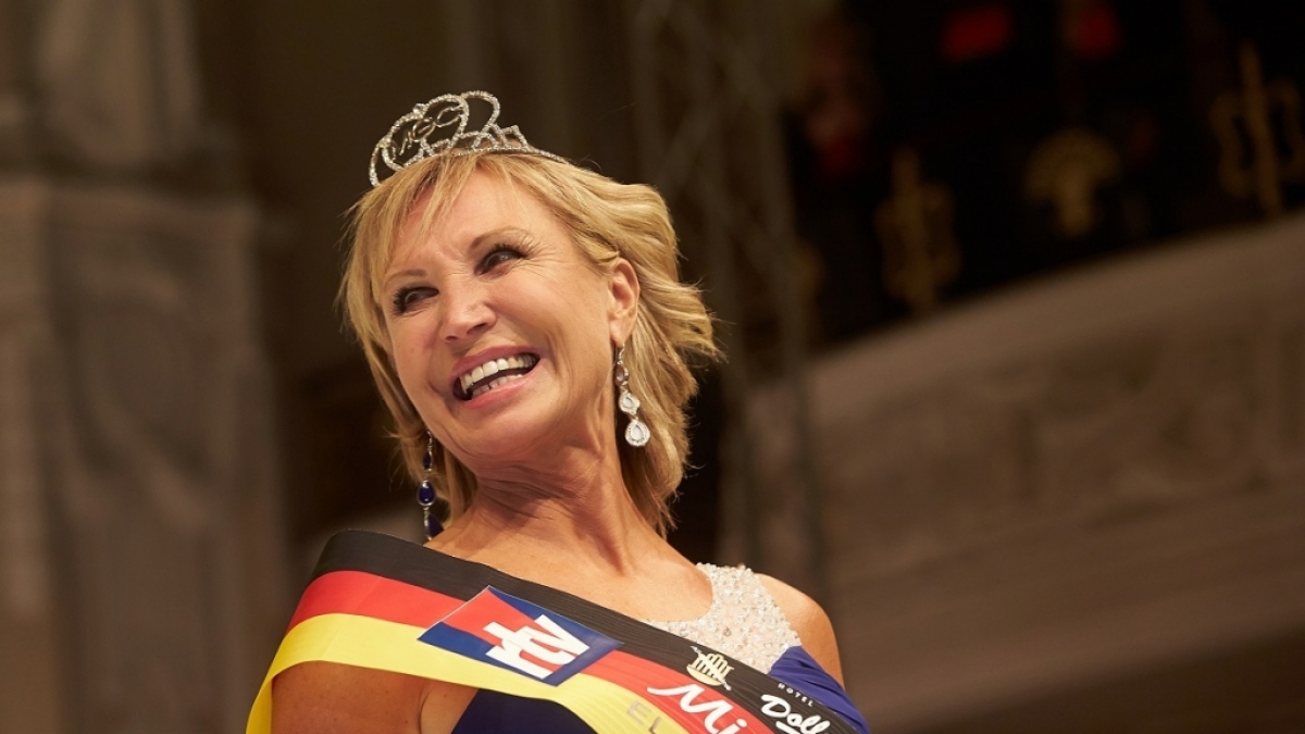 Die 56-j&auml;hrige Martina Selke aus Friedrichsdorf gewinnt die Wahl zur Miss 50plus Germany 2016. (Foto)