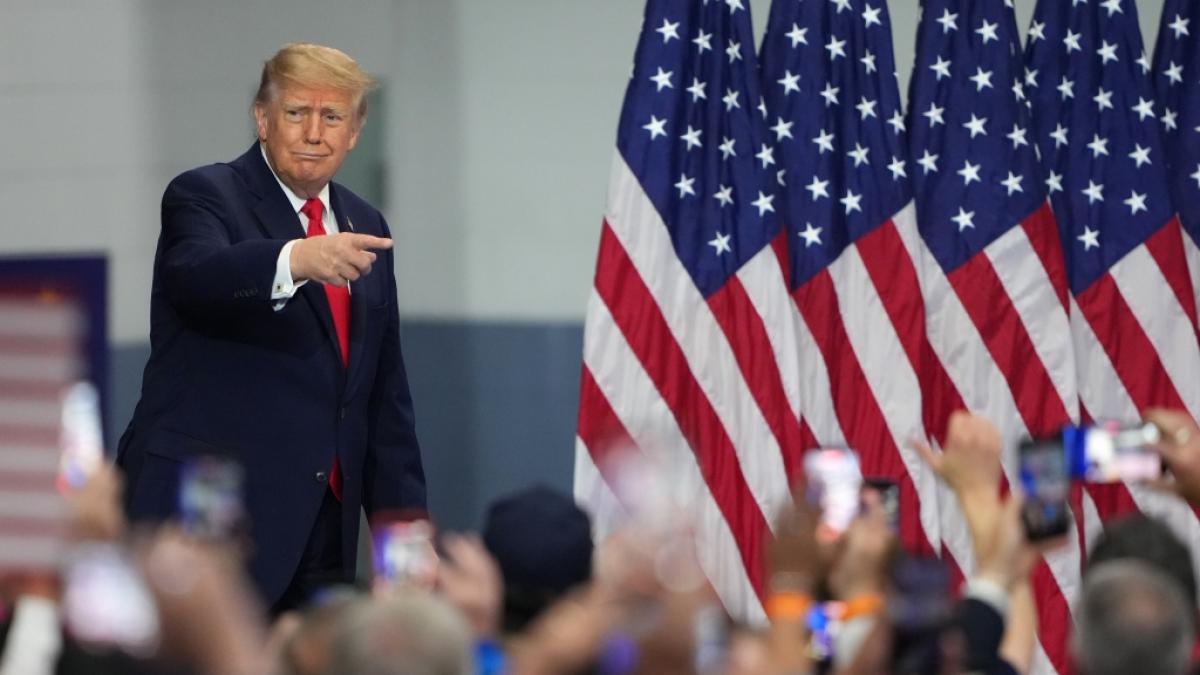 Donald Trump wendet sich von ehemaliger Botschafterin ab. (Foto)