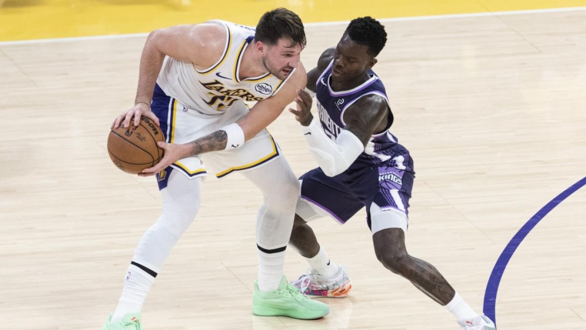 Luka Doncic im Zweikampf mit Dennis Schr&ouml;der. Nach dem Spiel soll es zu einer Auseinandersetzung gekommen sein. (Foto)