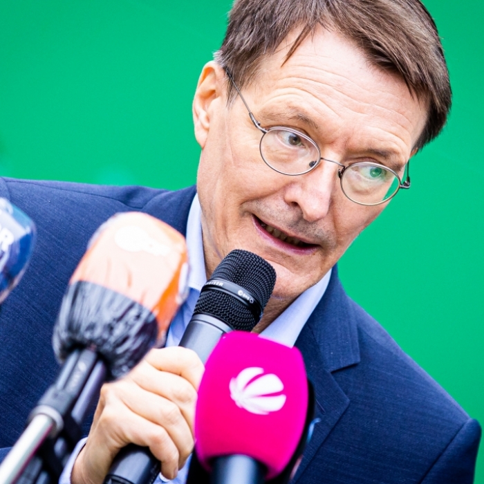 Mit DIESEM Plan will Karl Lauterbach die Omikron-Welle stoppen
