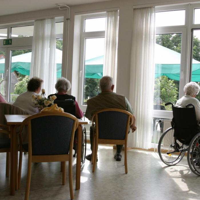 Essen und Trinken verweigert! Pfleger haben Bewohner gequält