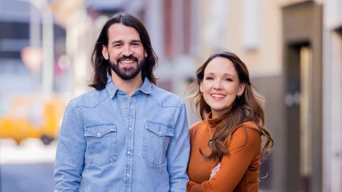 David Kebekus versteht sich super mit seiner vier Jahre &auml;lteren Schwester Carolin. Auf Pro7 haben die beiden ihre erste gemeinsame Geschwister-Show "Wir gegen die!". (Foto)