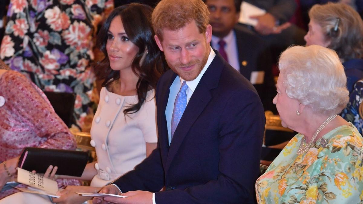 Extrawurst trotz Megxit? F&uuml;r Prinz Harry hagelt es b&ouml;se Kritik, nachdem der Ehemann von Meghan Markle Queen Elizabeth II. indirekt mit einer Klage drohte. (Foto)