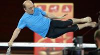 TV-Star Bernhard Hoecker macht auch als Sportskanone eine blendende Figur.