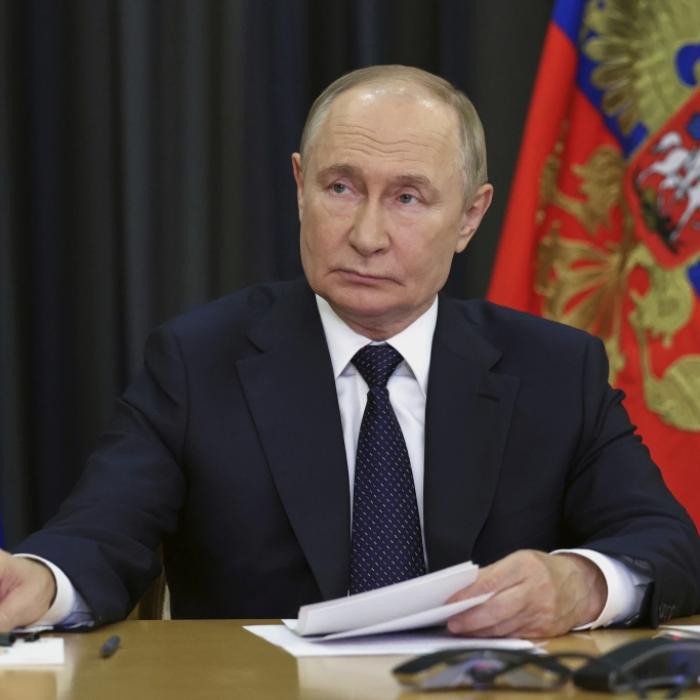 Angriff auf dem Meer - Putins neues Raketenschiff zerstört