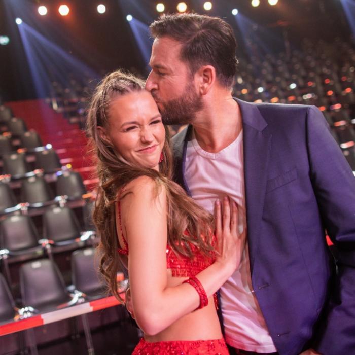 Erstes Baby-Foto bei Facebook! Hier flaniert die Wendler-Familie