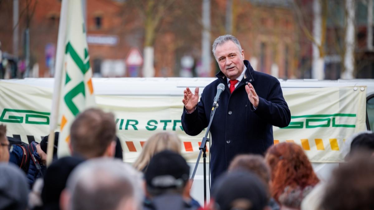 Claus Weselsky droht mit noch l&auml;ngeren Streiks. (Foto)