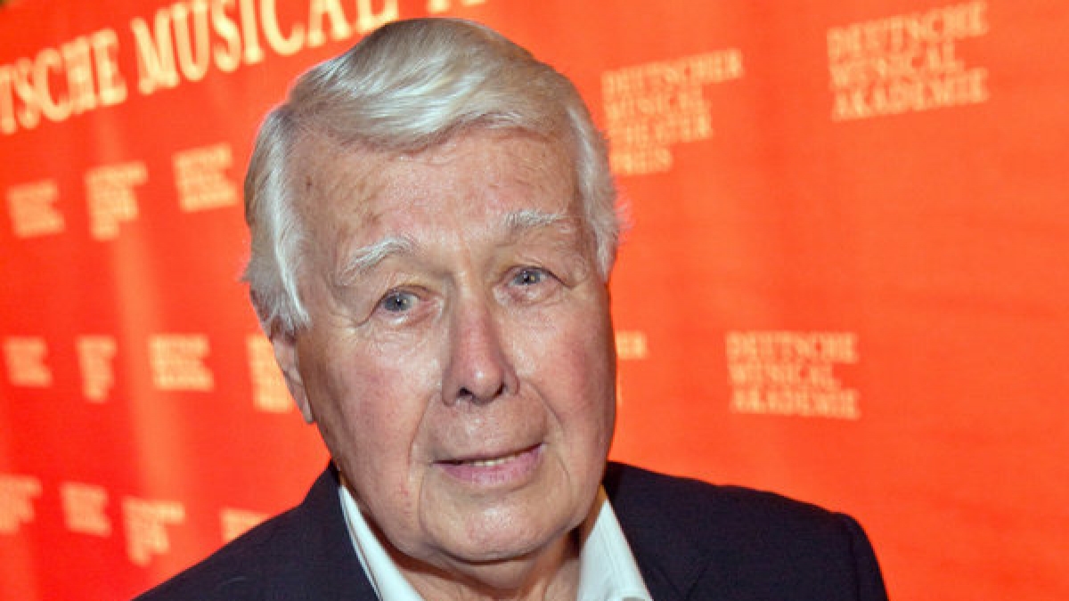 Der &ouml;sterreichische Schauspieler Peter Weck erhielt 2015 den Ehrenpreis bei der Verleihung des Deutschen Musical Theater Preises. (Foto)