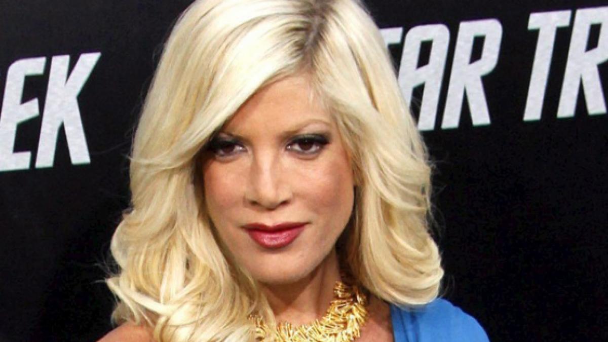 "Beverly Hills, 90210"-Star Tori Spelling musste sich notgedrungen von ihrer Luxusvilla verabschieden - nun haust die Schauspielerin mit ihren Kindern in einem Billig-Motel. (Foto)