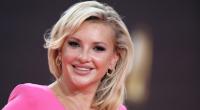 Evelyn Burdecki heizt mit einer Kurvenshow im Netz ein.